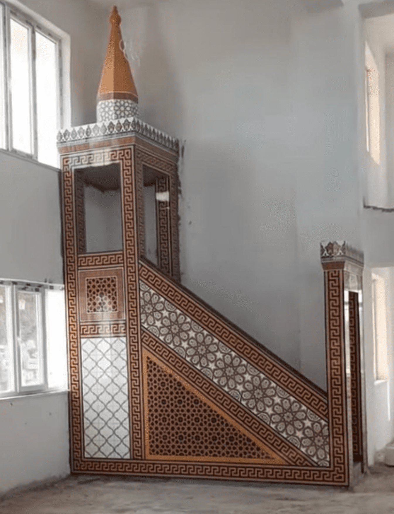 Cami Çini Minber - 46, Koyu Kahve Ahşap Minber Çinileri