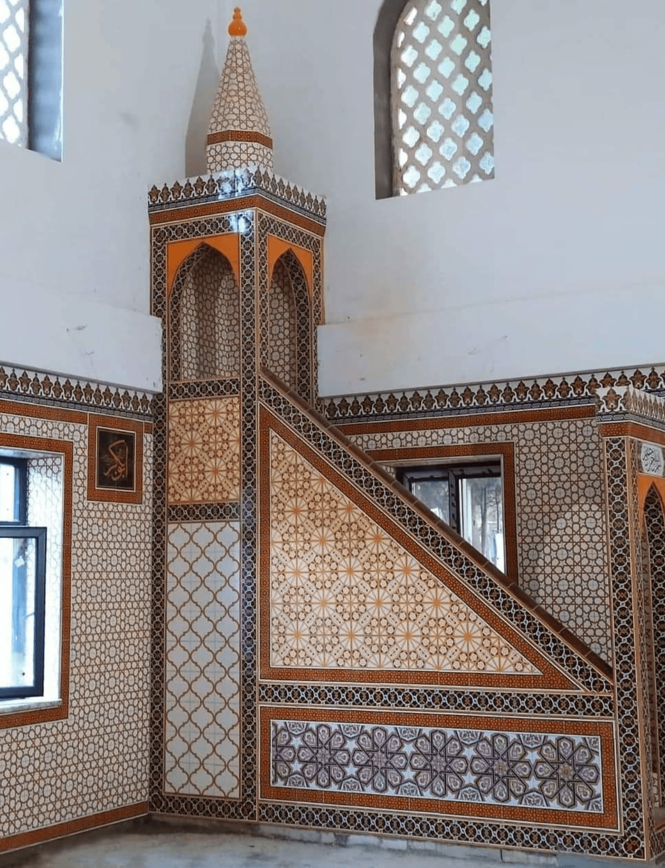 Cami Çini Minber - 06, Cami Çini Minber Kemerli Ahşap Desenli